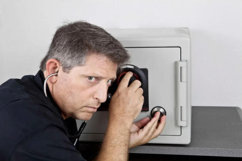 schlüsseldienst fachmann bei professioneller öffnung